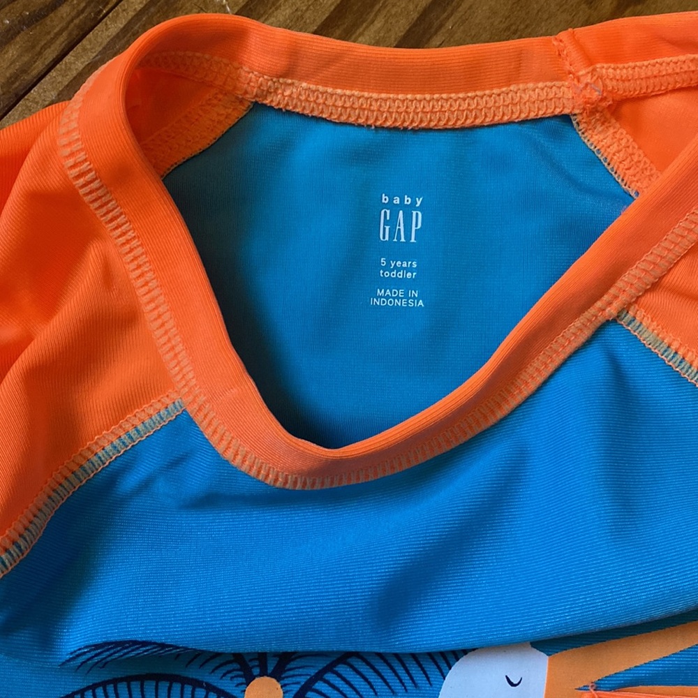 GAP Unisex Rashguard - Picture 3 of 4